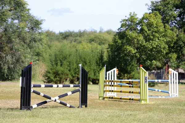 Buntes Bild Von Springstangen Auf Einem Springplatz Unter Freiem Himmel — Stockfoto