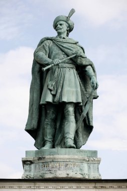 Budapeşte, Macaristan 11.02.2021: Kahramanlar Meydanı Budapeşte Macaristan 'da Francis II. Rakoczi' nin heykeli