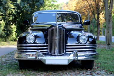 BUDAPEST, HUNGARY 9 Eylül. 2020, ZIS-110 eski Rus arabası Budapeşte Macaristan kamu alanında sokakta