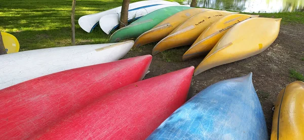 Canoas Plástico Fileira Sem Remos Como Conceito Acampamento Verão — Fotografia de Stock