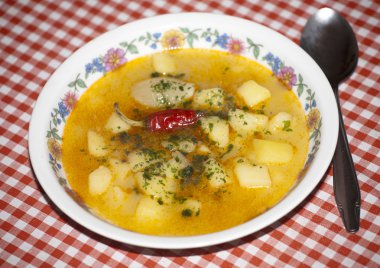 Baharatlı biberli vejetaryen patates çorbası.