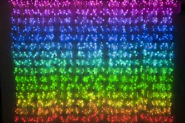 Siyah arka plan üzerinde renkli elektrik x-mas ışıkları — Stok fotoğraf