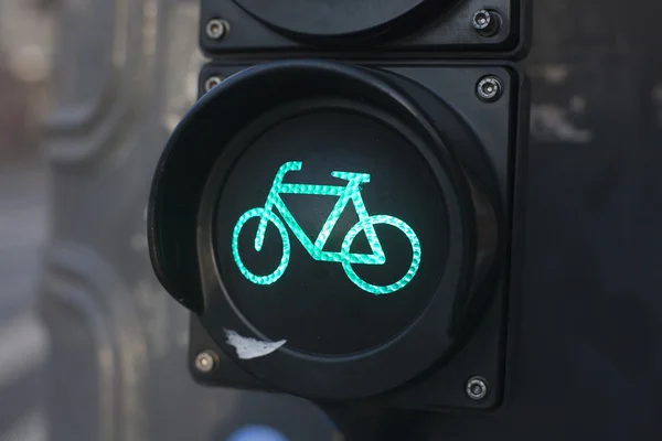 Zelené světlo na kolo pruhu na semaforu Stock Snímky