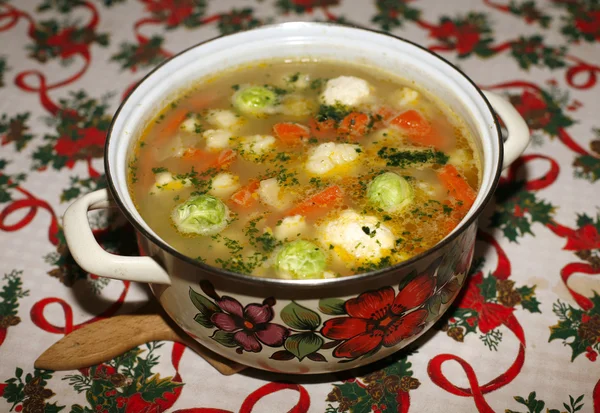 Sopa de verduras casera con coles de Bruselas — Foto de Stock