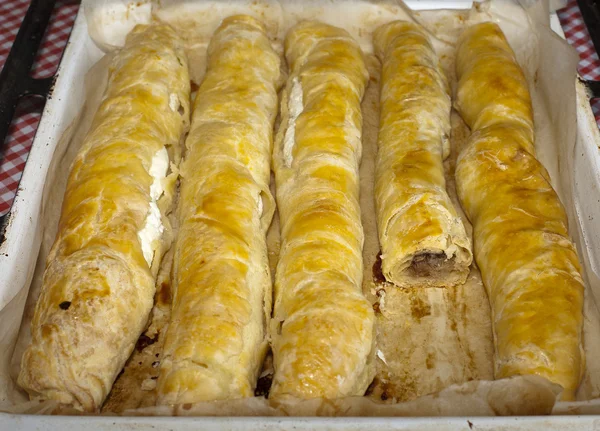 Retes in baking pan on checkered tablecloth — Stock Photo, Image