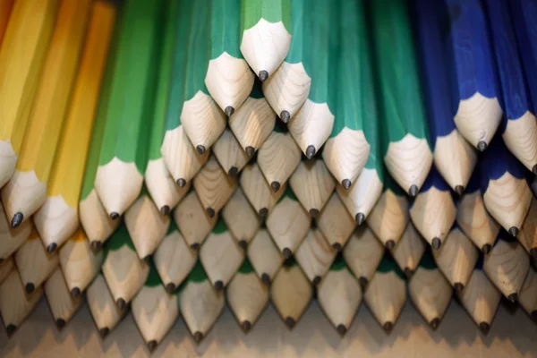 Buntstifte in einer Vielzahl von Farben — Stockfoto