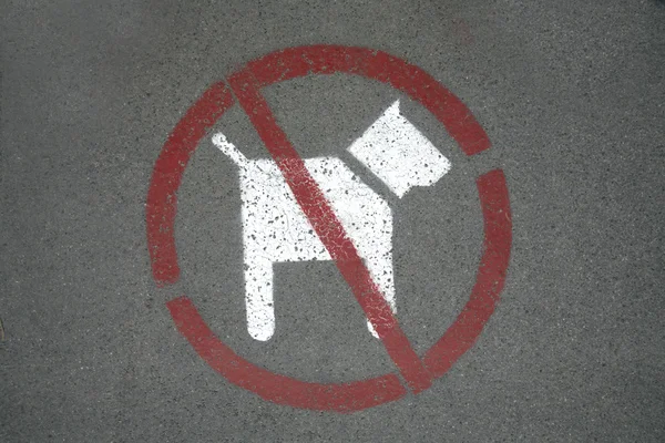 Geen hond teken. Hond stop pictogram op het stadspark — Stockfoto