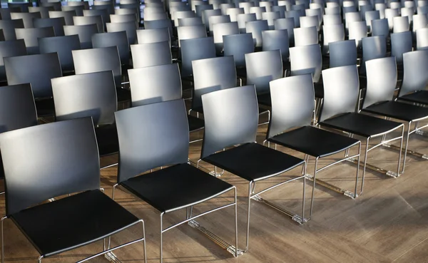 Rows of empty chairs prepared for an indoor event — Stock Photo, Image