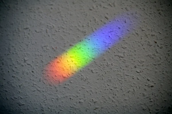 Natural light reflection on the wall. Color spectrum — Stock Photo, Image