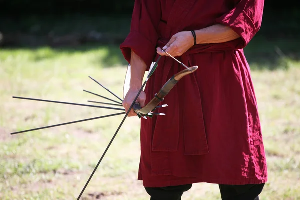 Unknown warrior girls on a historical medieval combat show — Stock Photo, Image