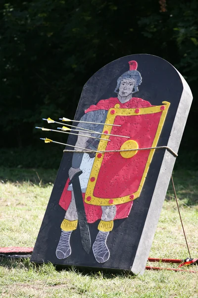 Strzałki i cel jako legionary na pokaz walki historyczne — Zdjęcie stockowe