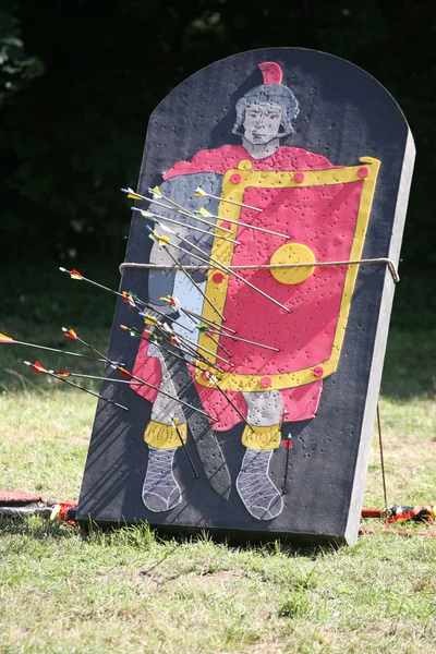 Strzałki i cel jako legionary na pokaz walki historyczne — Zdjęcie stockowe