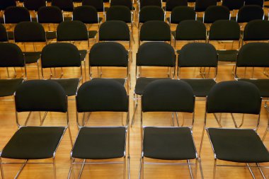 Modern konferans salonu koltuklarda sonsuz satırları