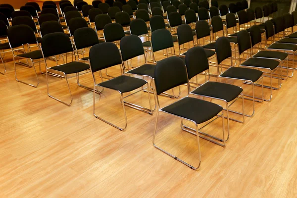 Řady prázdných židlí v hale seminář — Stock fotografie