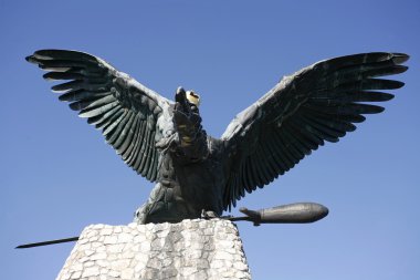 Macaristan Tatabánya Turul kuş Anıtı