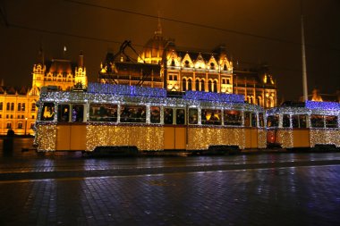 Kimliği belirsiz kişi özel Noel Tramvayda seyahat