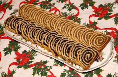 Ev yapımı geleneksel haşhaş tohumu ve ceviz rulo için Noel h