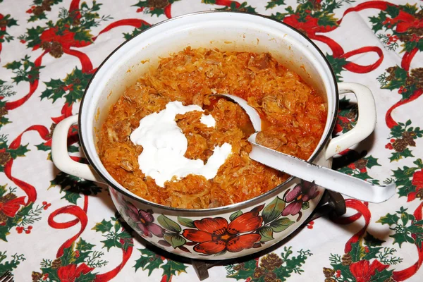 Nama makanan tradisional Natal yang kelaparan di rumah adalah szekelykaposzta — Stok Foto