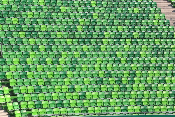 Arena z zielony tribune puste bez ludzi — Zdjęcie stockowe