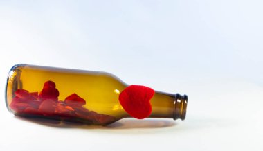 Sevgililer günün kutlu olsun, aşkım, tatlım, şişe, kırmızı kalp