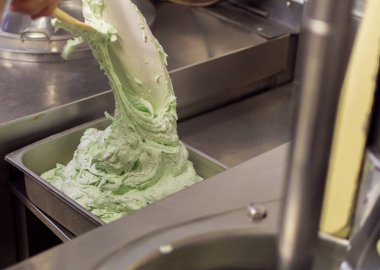 Madrid 'de bir İtalyan dondurmacıda fotoğraf çekimi.