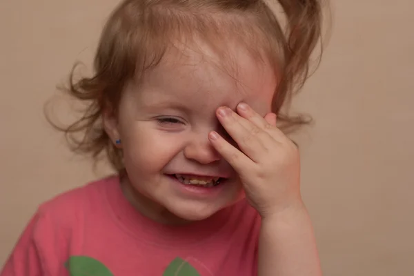 Retrato de una niña sonriente —  Fotos de Stock