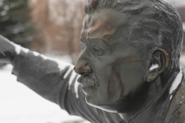 Yekaterinburg, Rusya - Aralık 2015: Anıt Rusya, Ekaterinburg Lumiere kardeşler için. Louis Lumiere yüzüne profili