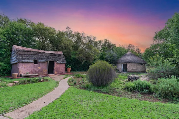 Traditional African village hut houses made of clay mud and straws — Stock Image Traditional African Village Hut Houses Made Clay Mud Straws Stock Photo