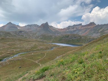 Buz Gölü, Silverton yakınlarında, Colorado San Juan Ulusal Ormanı 'ndaki Ice Lake Trail boyunca. Fotoğraf Eylül 2020 'de çekildi.