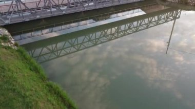 Su üzerinde köprü Boretto, İtalya