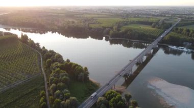 Po Nehri üzerindeki Viadana Köprüsü, İtalya