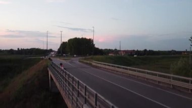 Po Nehri üzerindeki Viadana Köprüsü, İtalya