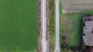 Tren raylarının hava görüntüsü