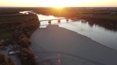 Po Nehri üzerindeki Viadana Köprüsü, İtalya