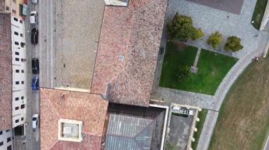 Boretto İtalya katedralinin havadan görünüşü