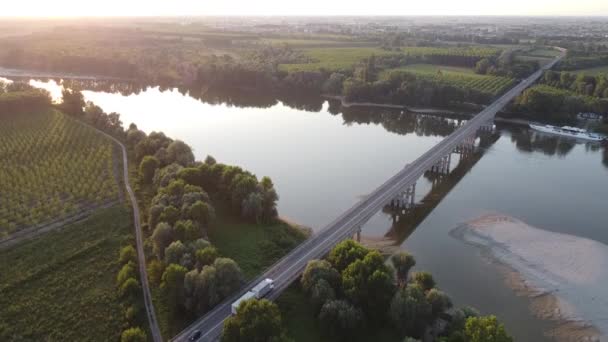 Viadana puente sobre el río Po, italia — Vídeos de Stock