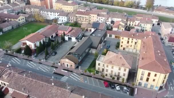 Vista aérea de la biblioteca de Boretto Italia — Vídeo de stock
