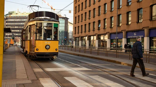 2020 'deki tecritten sonra Milano' da tramvay.