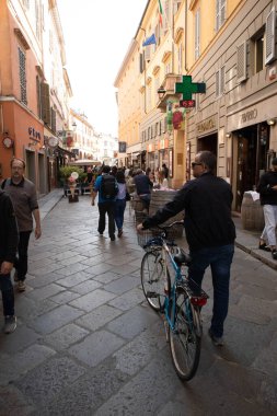 2019 şehir merkezi, İtalya Parma sokak manzarası. Yüksek kalite fotoğraf
