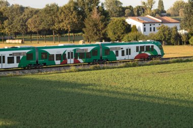 Luzzara Parma bölgesel treni manzarası, İtalya