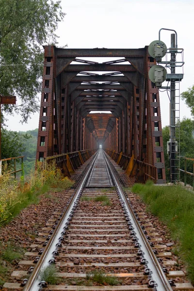 Oude stalen treinbrug Casalmaggiore, Lombardije, Italië — Stockfoto