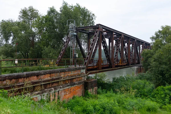 Ponte de trem de aço velho Casalmaggiore, Lombardia, Itália — Fotografia de Stock