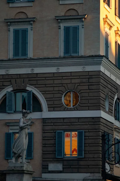 Piazza del Popolo 'nun Kadın Heykeli, Roma, İtalya — Stok fotoğraf