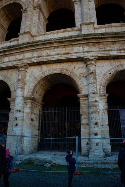 Vistas del Coliseo Romano, Coliseo Romano, Roma, Lacio. Italia —  Fotos de Stock