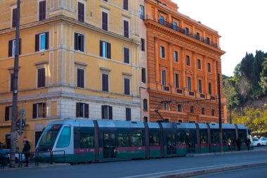 Roma caddesindeki tramvay manzarası, Roma, İtalya