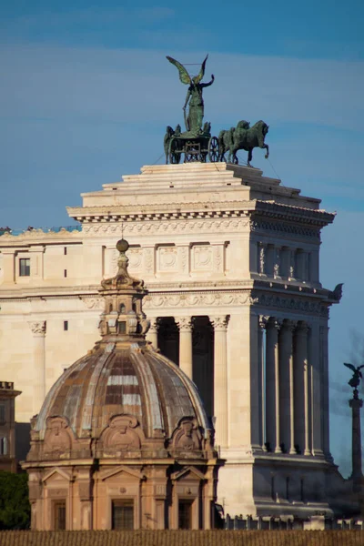 Altare della Patria Anıtı Taşıma, Roma, İtalya