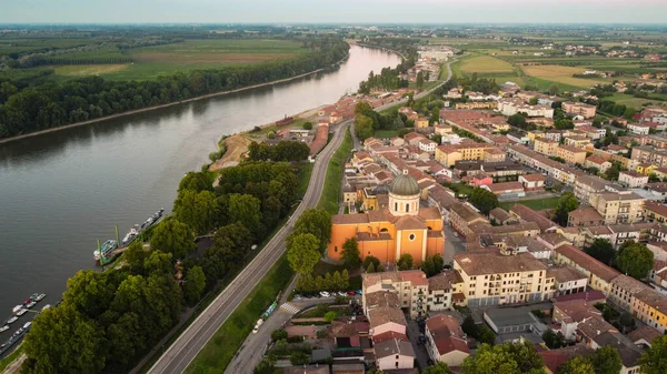 Luftaufnahme von Boretto, Emilia Romagna. Italien — Stockfoto