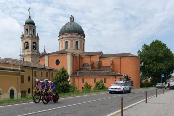 06.06.2021 Boretto, Emilia Romagna, Italia. Carrera contra el equipo recarga del Giro dItalia 2021. Fotos de stock