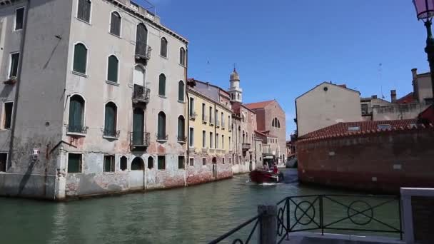 Pohled na kanál a tipy budov, Benátky Itálie — Stock video