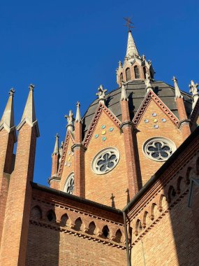 Neogotik Chiesa Parrocchiale di Santa Maria di Venezzano, Bologna. İtalya. Yüksek kalite fotoğraf